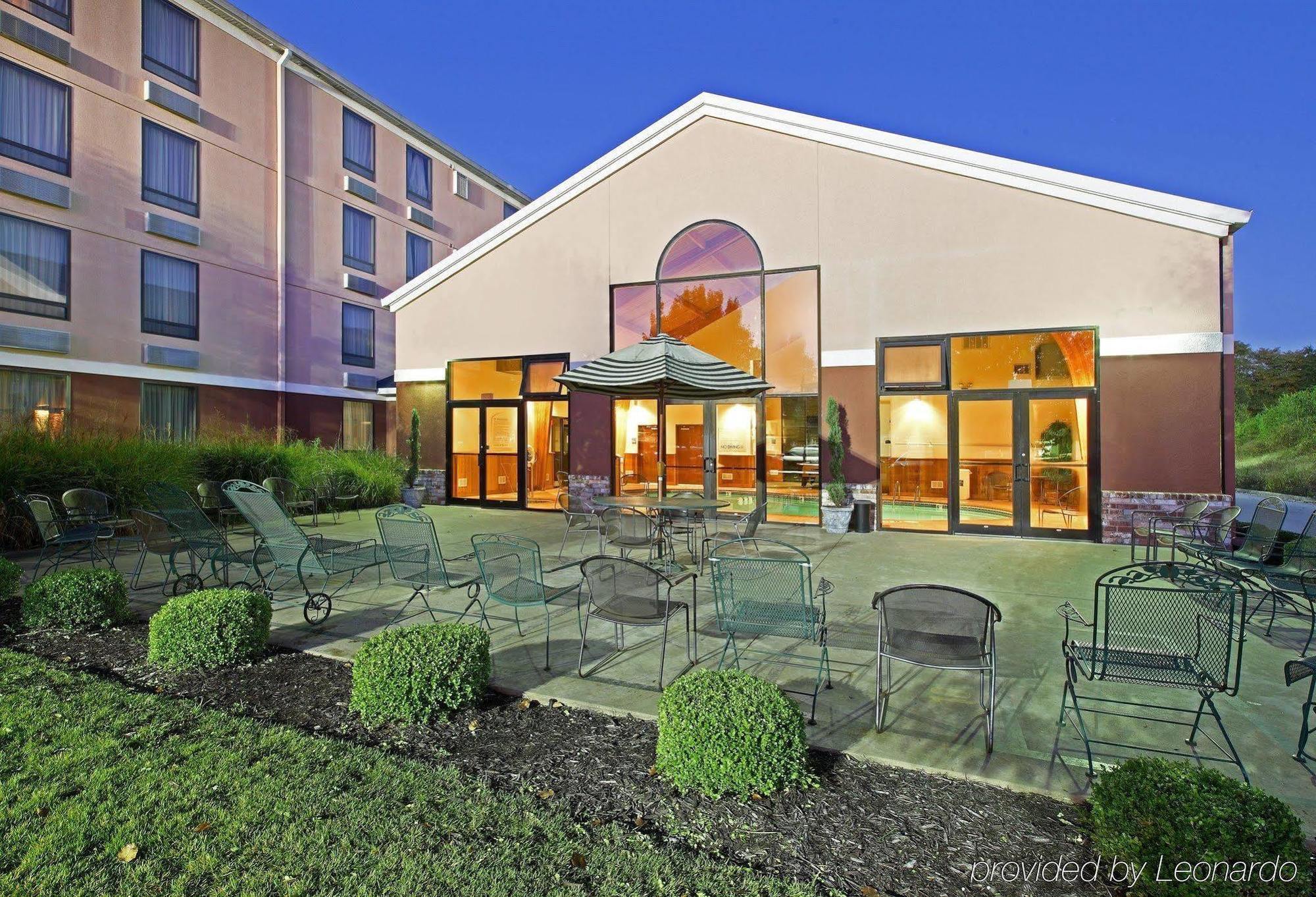 Holiday Inn Express Hotel & Suites Harrison Eksteriør billede